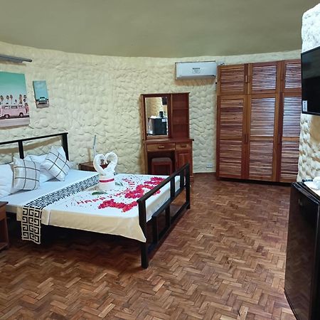 Midnite Inn Panglao Bagian luar foto