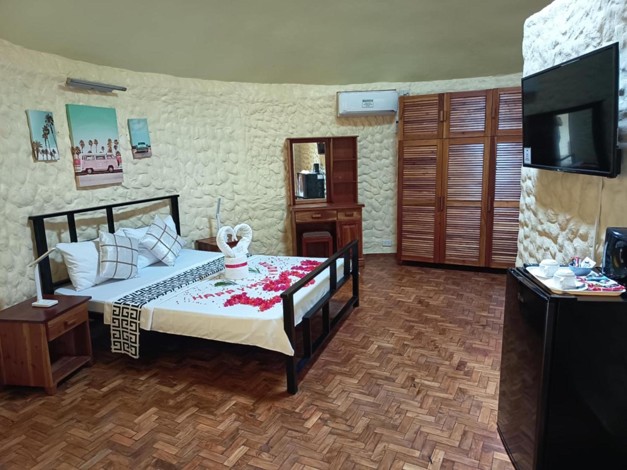 Midnite Inn Panglao Bagian luar foto