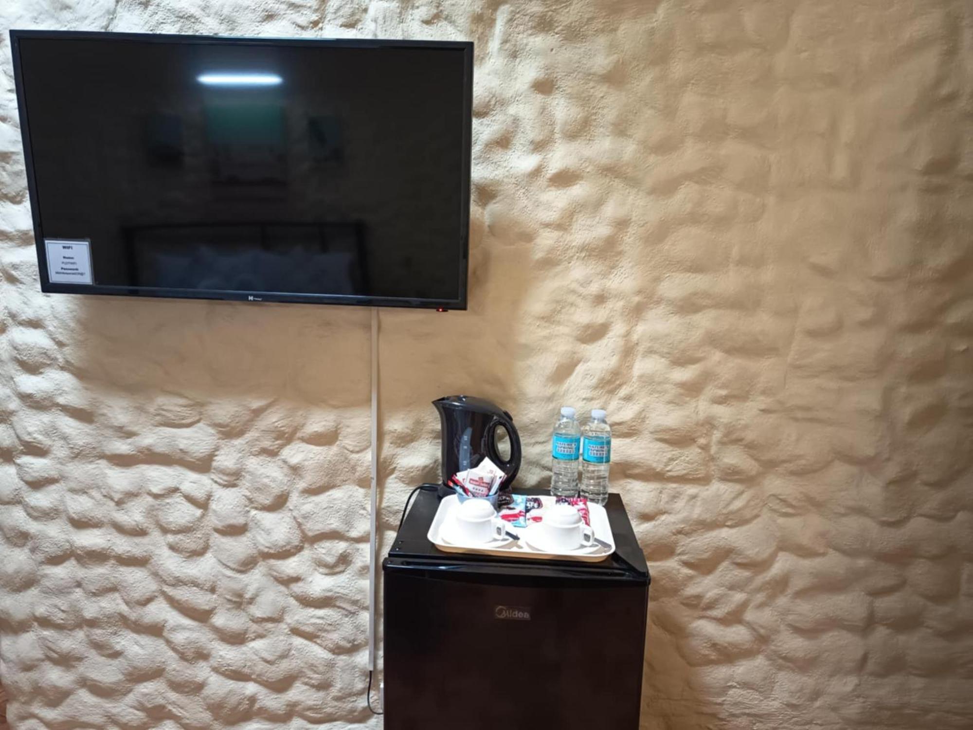 Midnite Inn Panglao Bagian luar foto